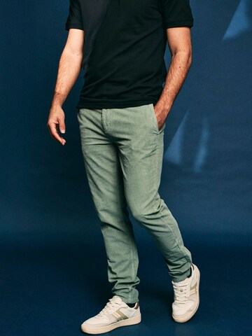 McGREGOR Regular Chino Pants in Green: front