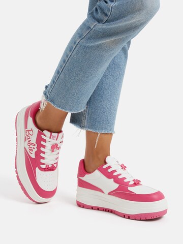 Bershka Sneakers in Pink: front