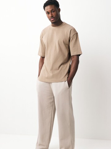 Tricou de la Next pe bej