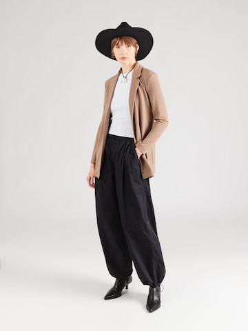 ONLY Bleiseri 'ONLLACY-EVI' värissä harmaa