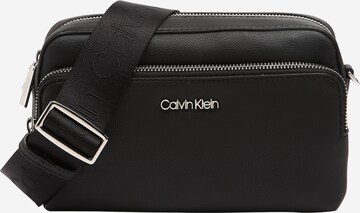 Calvin Klein Skuldertaske i sort: forside