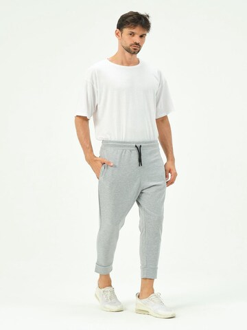 Effilé Pantalon C&City en gris