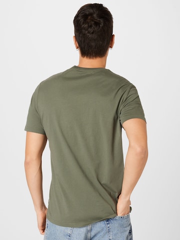 ARMEDANGELS جينز مضبوط قميص 'Jaames' بلون أخضر