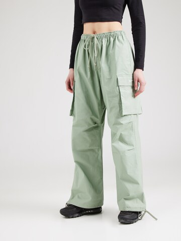 Nike Sportswear Loose fit Cargo trousers in Green: front