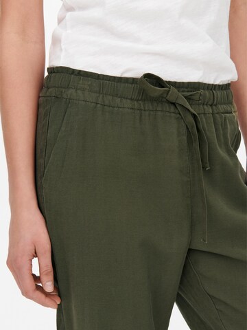 Effilé Pantalon 'ARIS' ONLY en vert