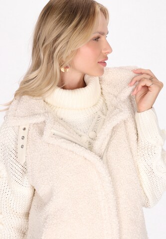 IZIA Vest in White