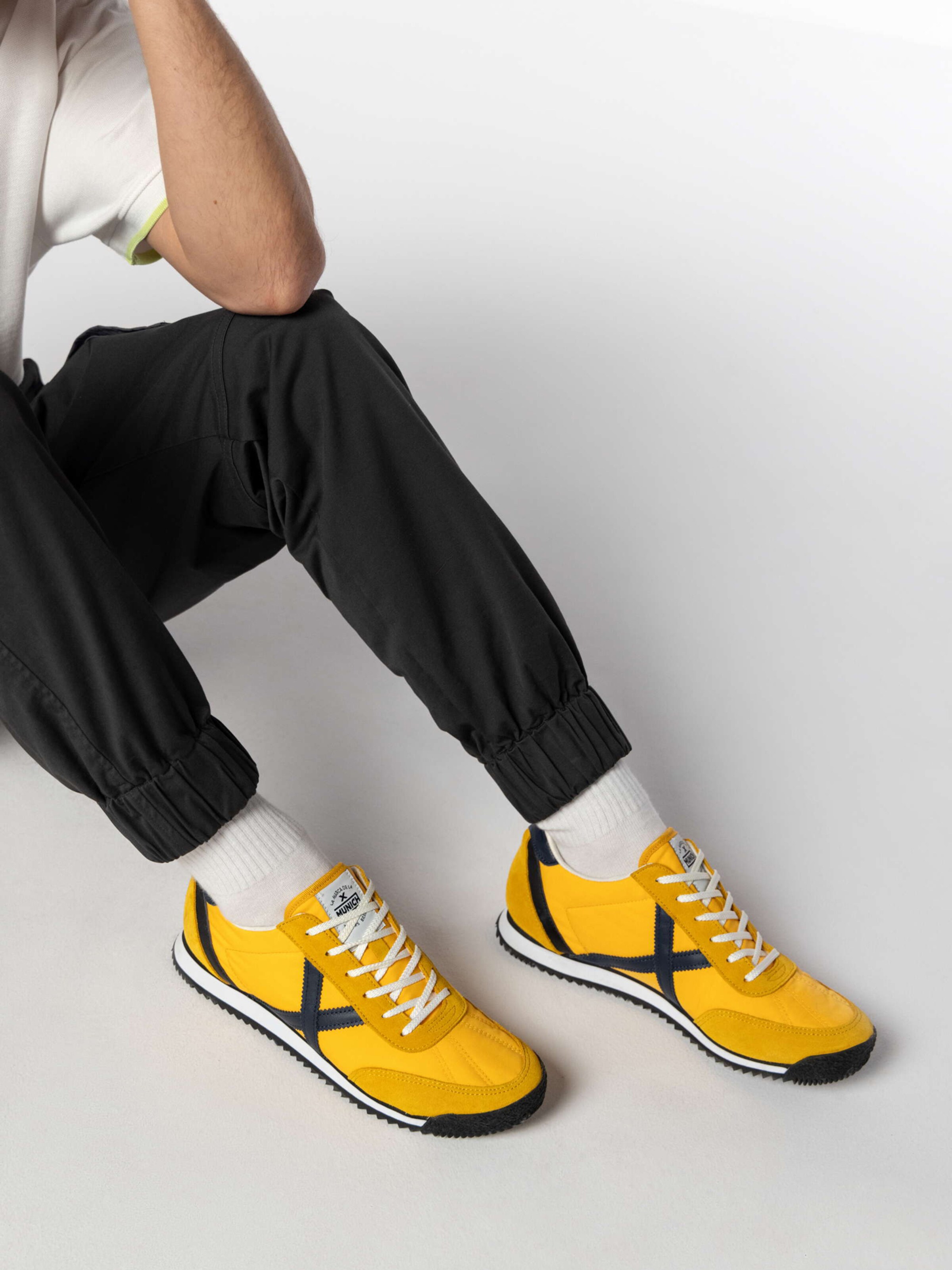 MUNICH Низкие кроссовки 'RIBER' в Желтый