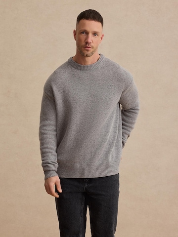 DAN FOX APPAREL Sweater 'Elia' in Grey: front