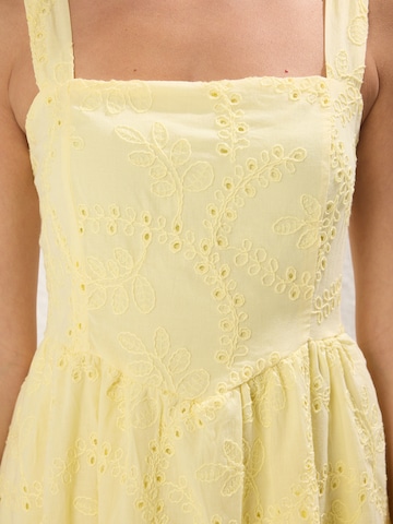 Rochie de vară de la Trendyol pe galben