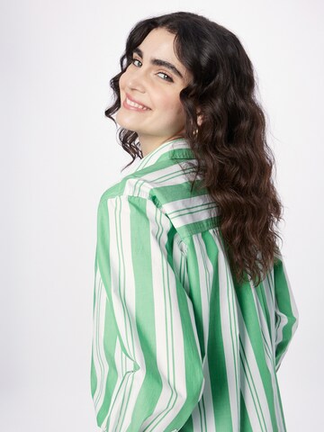 Gina Tricot - Blusa 'Anna' em verde