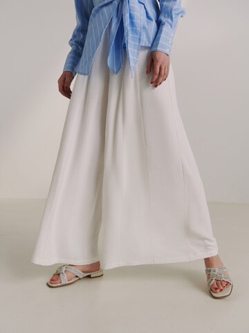 Wide leg Pantaloni con pieghe 'Jayla' di Guido Maria Kretschmer Women in bianco: frontale