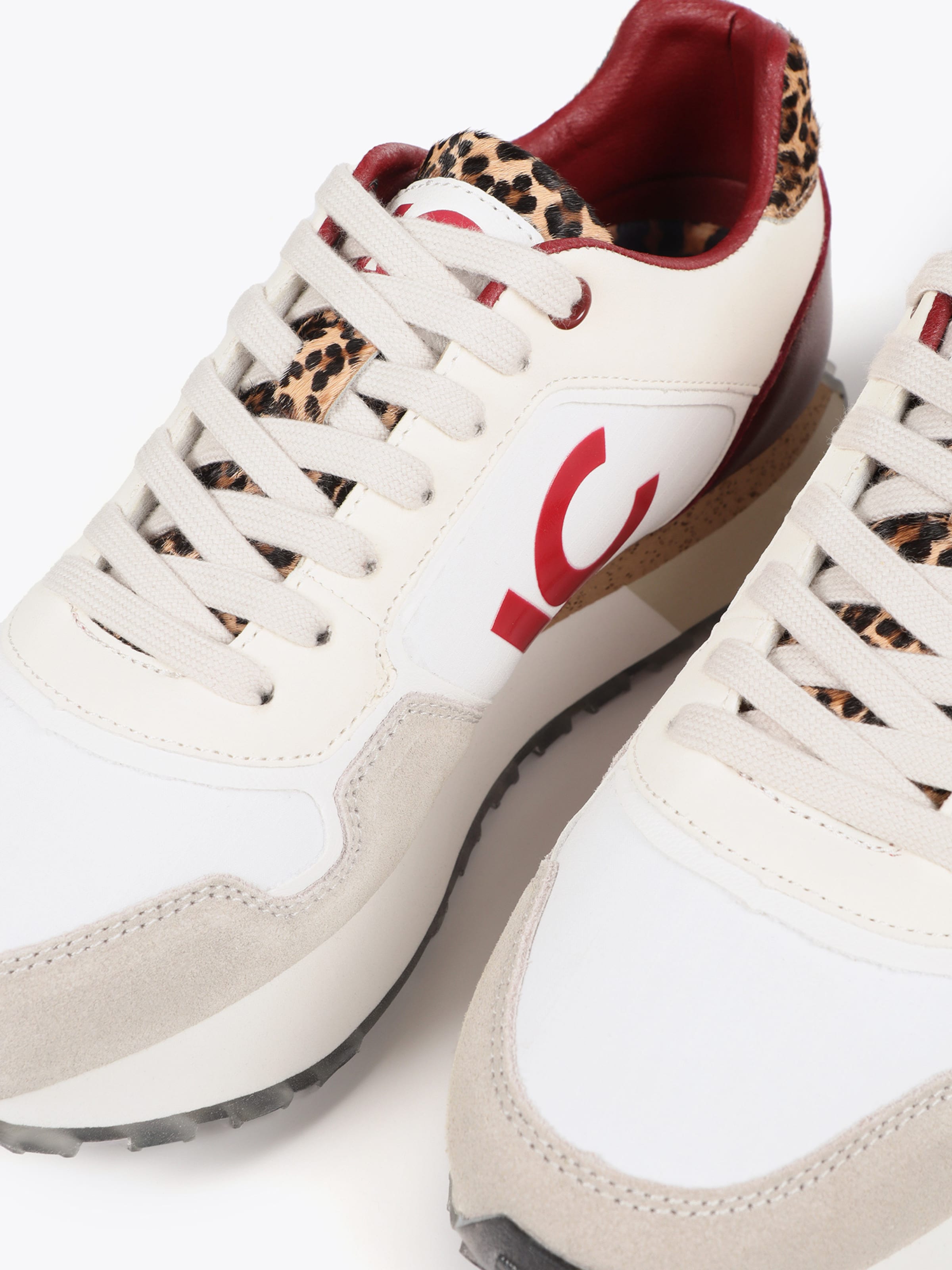 Lola Casademunt Matalavartiset tennarit värissä valkoinen