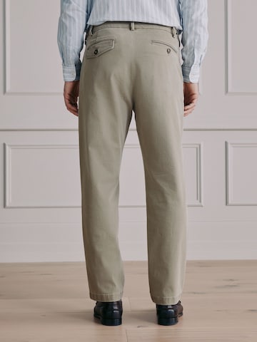 regular Pantaloni con piega frontale di Next in grigio