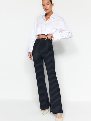 Trendyol Bootcut Hose in Blau