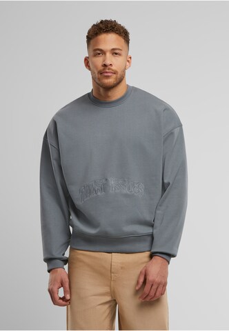 DEF Sweatshirt 'Trust Issues' in Grau: Vorderseite