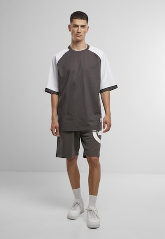 regular Pantaloni sportivi 'Buzzer' di Ecko Unlimited in grigio