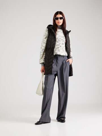 Gilet 'PCJASMIN' PIECES en noir