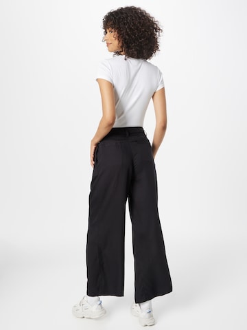 WEEKDAY Loose fit Pleat-front trousers 'Hazel' in Black