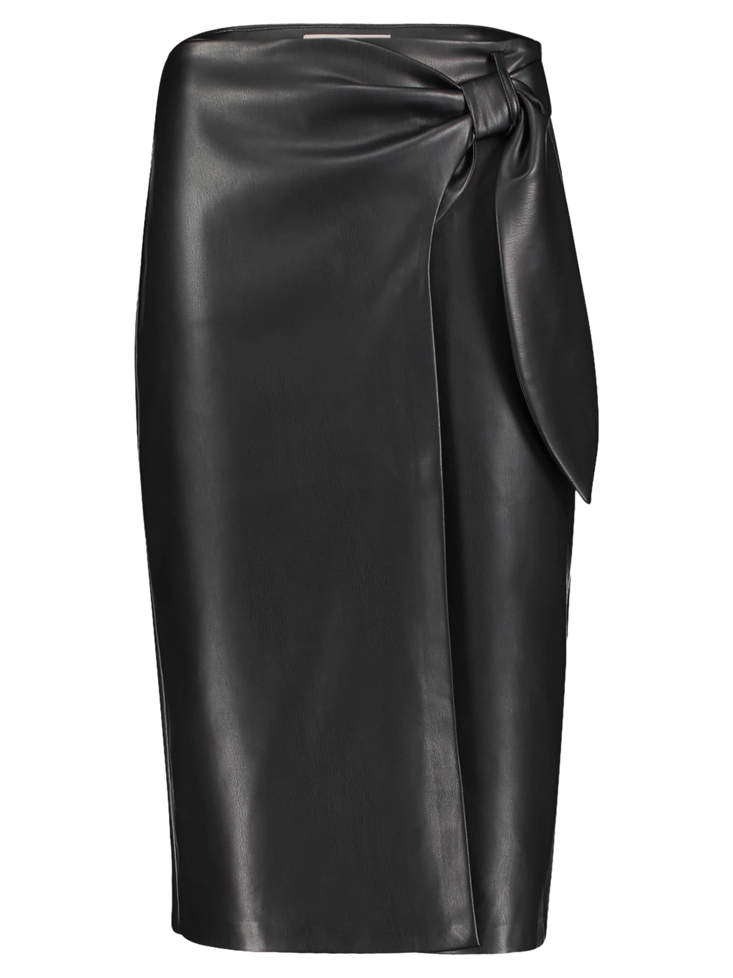 Gonna di Cartoon in nero: frontale