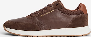 TOMMY HILFIGER Sneaker in Braun: Vorderseite
