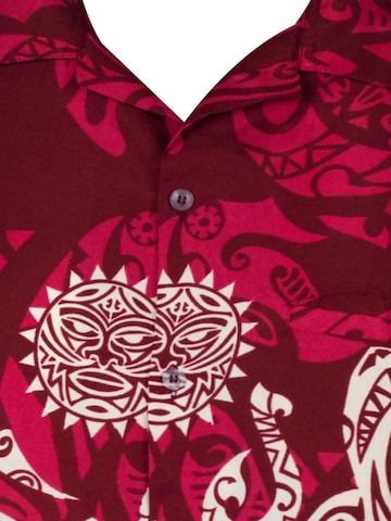Maglietta 'Maori Chest' di King Kameha in rosso