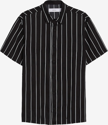 Bershka Button Up Shirt in Black: front