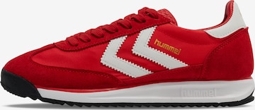 Baskets basses Hummel en rouge : devant