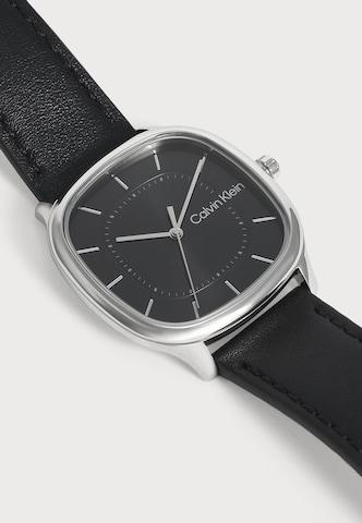 Calvin Klein Analogt ur 'Shape' i sølv: forside