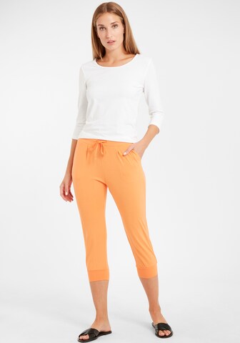 b.young - Tapered Pantalón plisado 'Pandina' en naranja