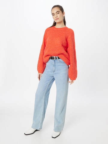 Moves Pullover in Orange