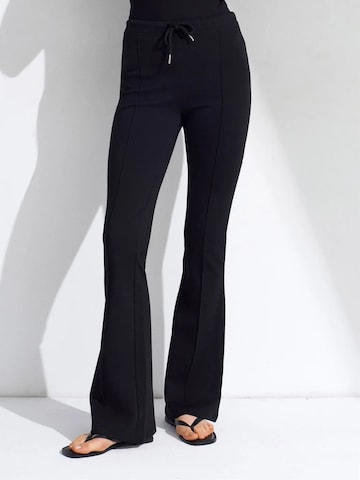évasé Pantalon Dilvin en noir