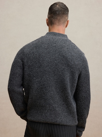 DAN FOX APPAREL Pullover 'Gabriel' in Grau