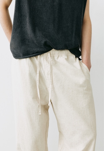 Largi Pantaloni de la Pull&Bear pe bej