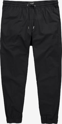 Men Plus Tapered Hose in Schwarz: Vorderseite