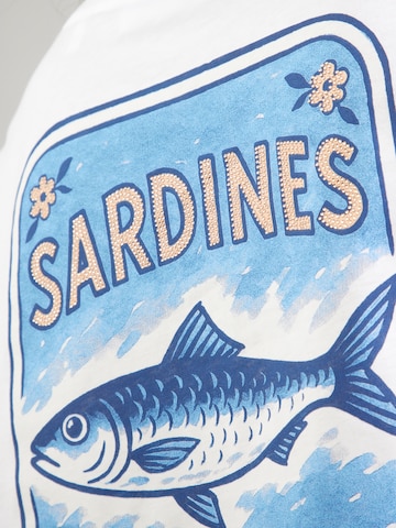 Tricou 'Sardines' de la Rich & Royal pe alb