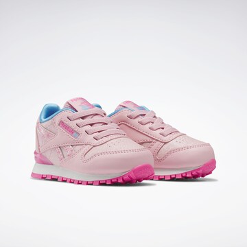 Sneaker de la Reebok pe roz