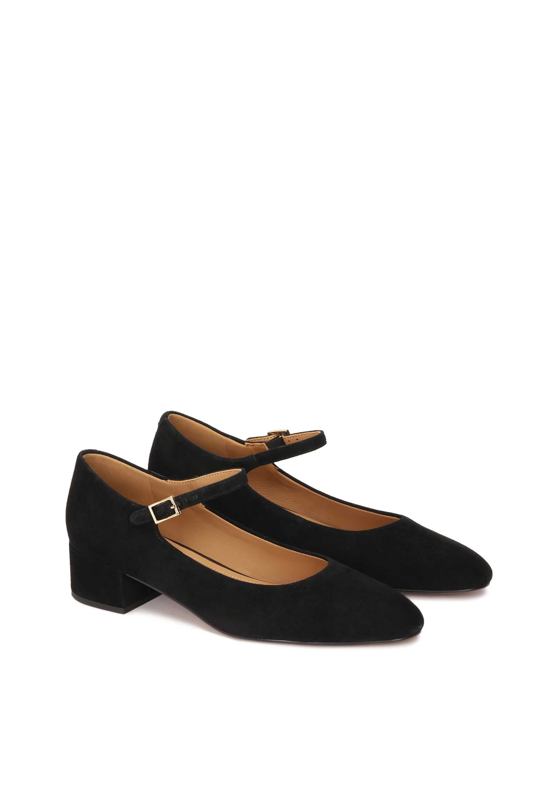 Kazar Pumps in Black