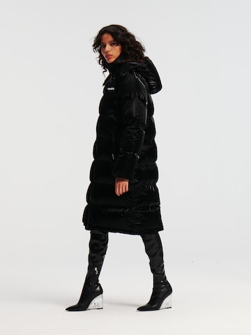 Karl Lagerfeld Зимно палто в черно