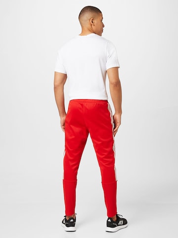 ADIDAS SPORTSWEAR - Slimfit Calças de desporto 'Tiro Suit-Up Lifestyle' em vermelho