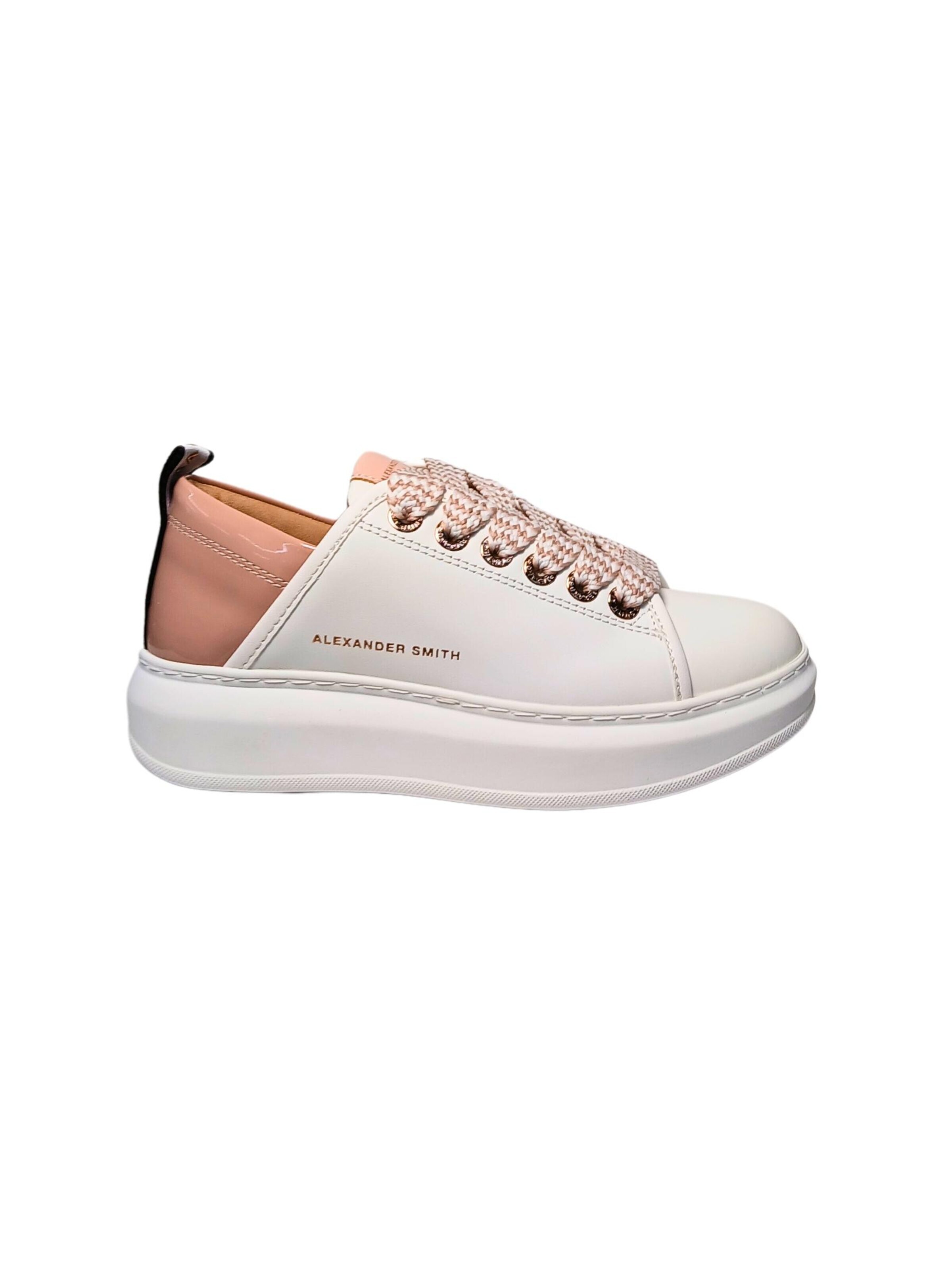Baskets basses Alexander Smith en blanc : devant