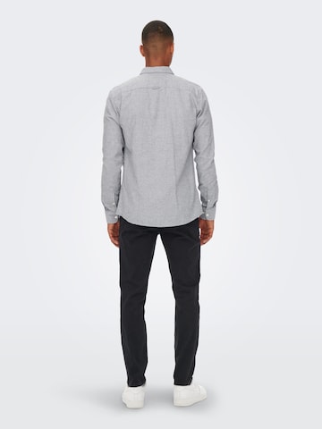 Coupe regular Chemise 'Niko' Only & Sons en gris