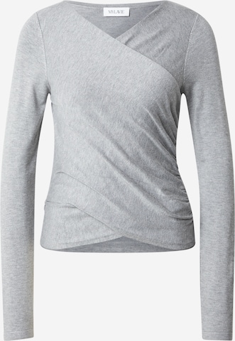 MYLAVIE by Sarah Harrison Тениска в сиво: отпред