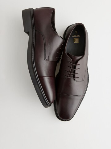 Chaussure à lacets Next en marron