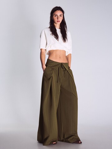 Bershka Bő szár Nadrág - zöld