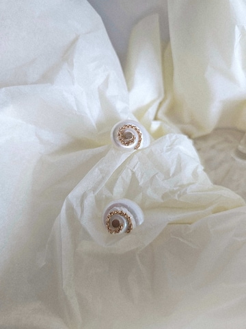Boucles d'oreilles 'Boucles coquillage Céleste' LA MAISON GISEL B. en blanc