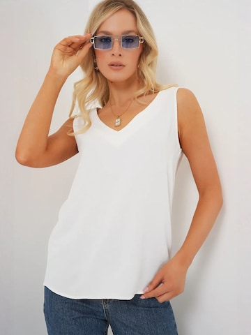 Bigdart Blouse in White: front