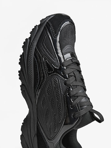 Bershka Sneakers in Black