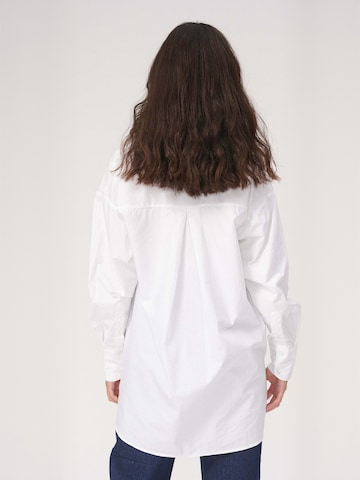 Maglietta ' Oversized ' di TEESHOPPEN in bianco