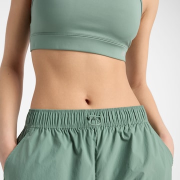 new balance Tapered Cargobroek in Groen
