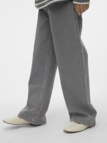 Wide leg Jeans 'KENYA' di Vero Moda Girl in grigio